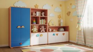 kolorowa meblościanka w pokoju dziecięcym z zabawkami na półkach